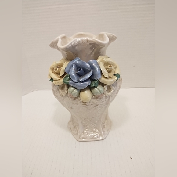 Ceramic Vase With 3 Flowers / 6.25” x 4” Floral Design White Vase - Picture 1 of 7